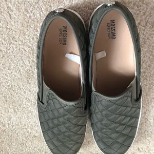 ***SOLD***Mossimo quilted camo green color flats